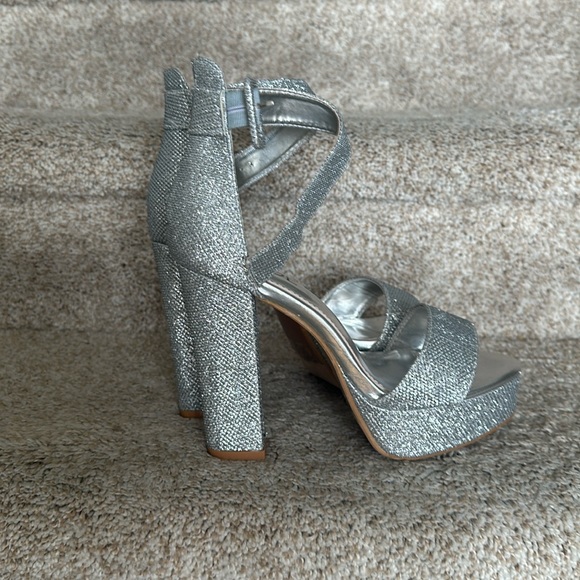 High heels - Picture 1 of 3